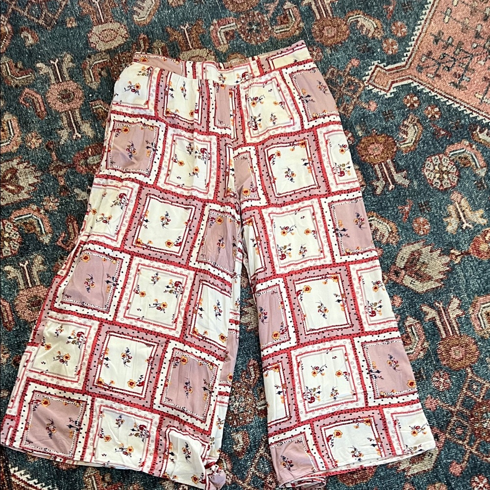 Floral Pattern Carly Jean Los Angles Pants